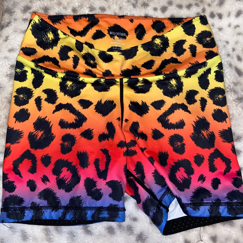 Grrrl Clothing Rainbow Leopard shorts Sz Small